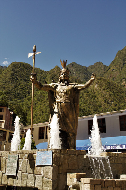 The statue of Pachacutec in Aguas Calientes being attended by pigeons. 